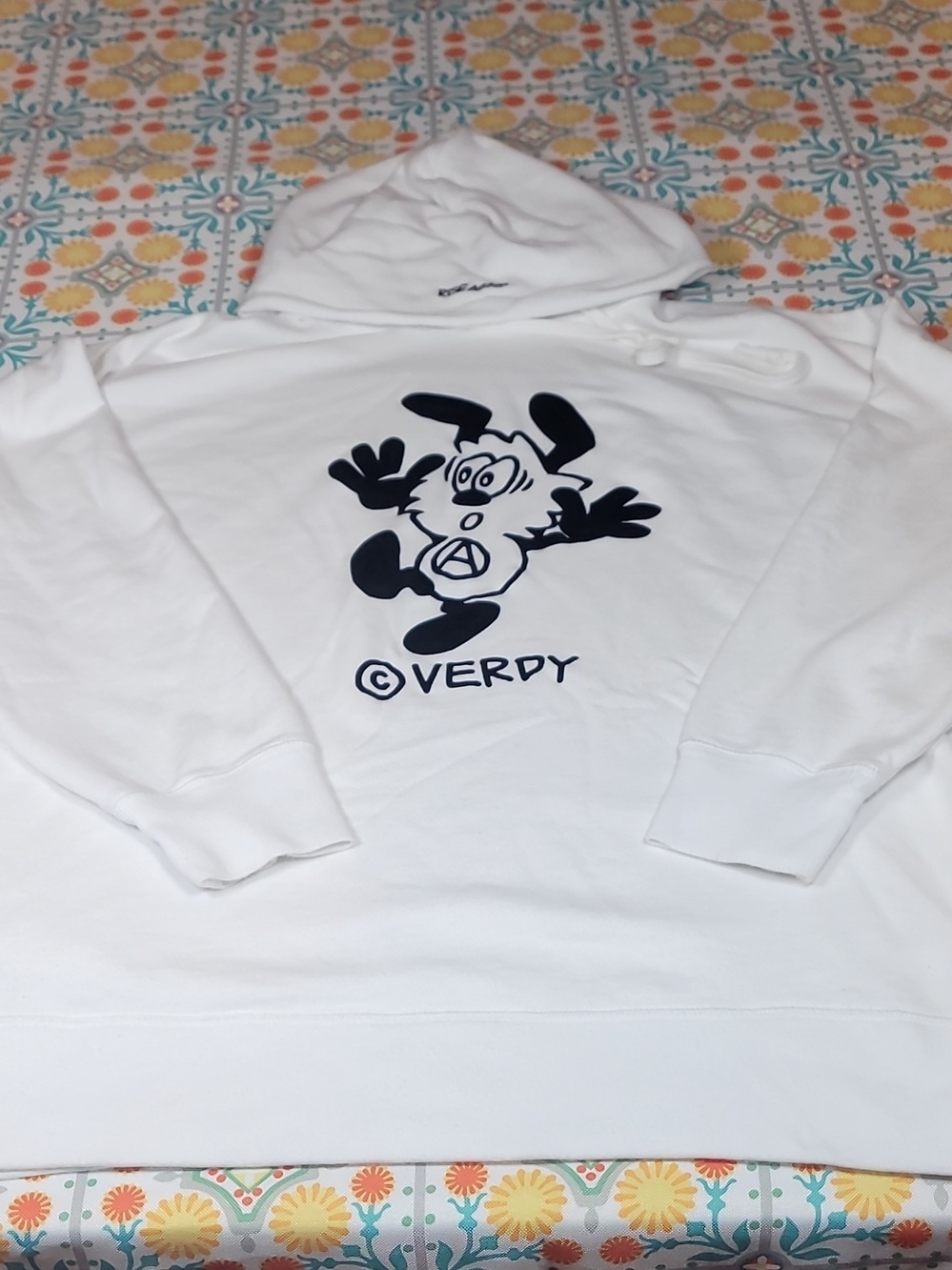 UNIQLO Verdy White Graphic Hoodie – Men’s SIZE XL